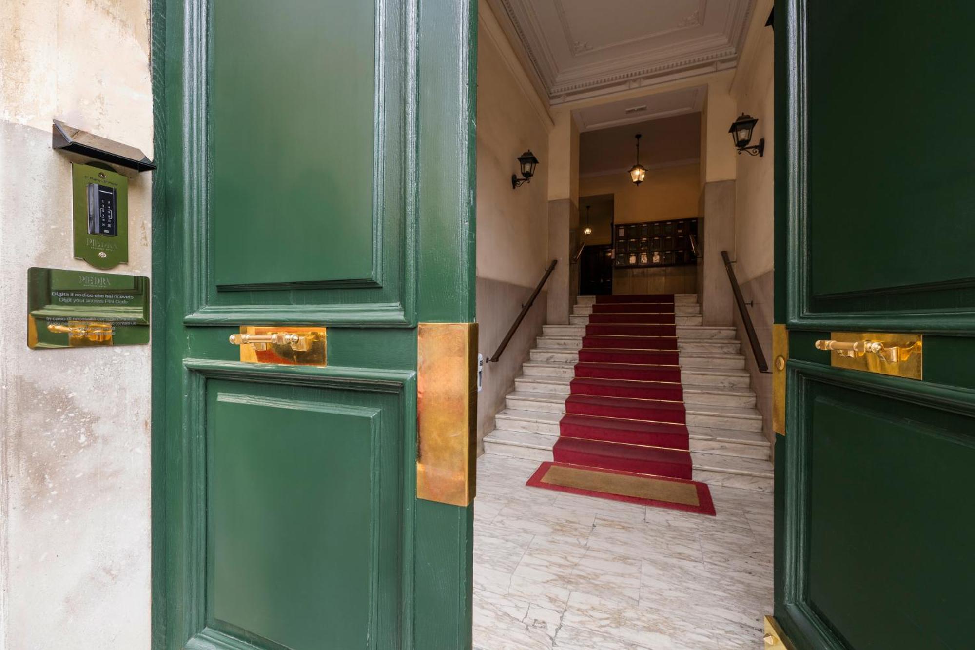 Boutique Hotel Piedra Rome City Centre Exterior photo